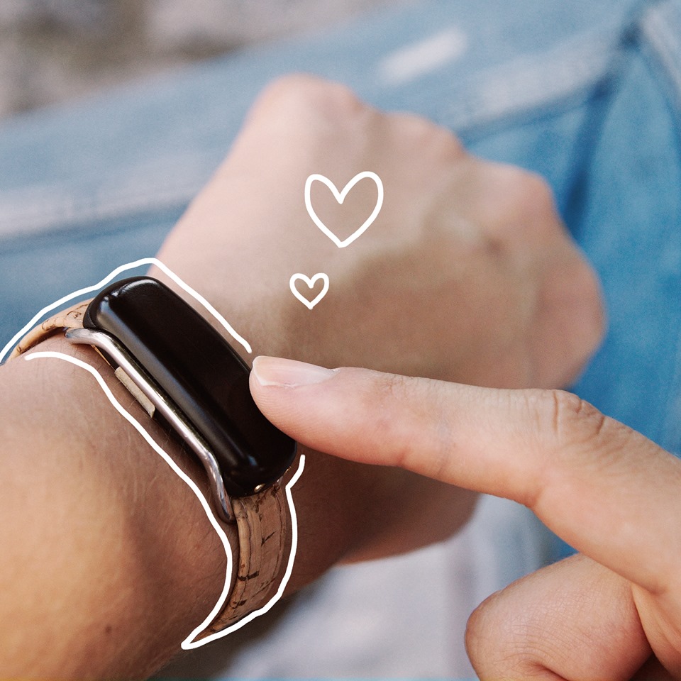 Bond Touch Bracelets That Bring Long-distance Lovers Closer Than
